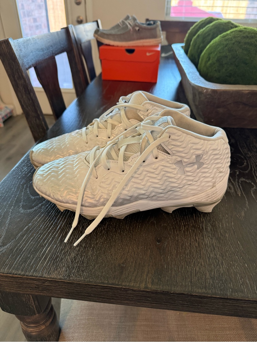 Under Armour Kids White Athletic Cleats - Textured Lightweight Design